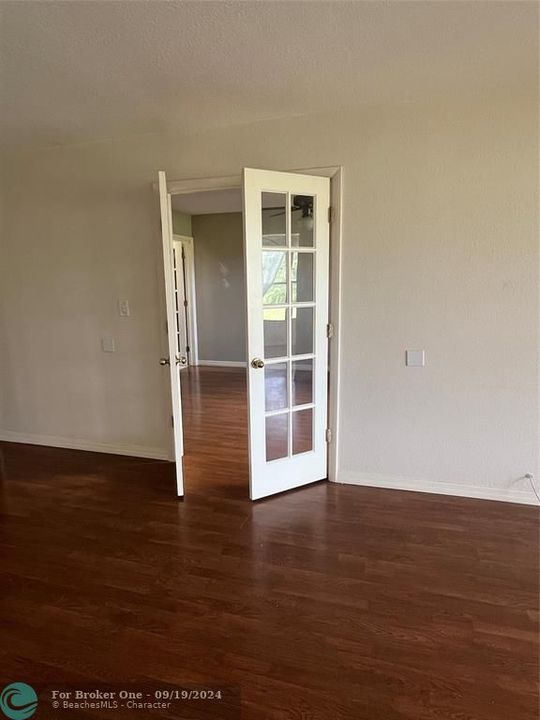 Active With Contract: $1,550 (1 beds, 1 baths, 688 Square Feet)