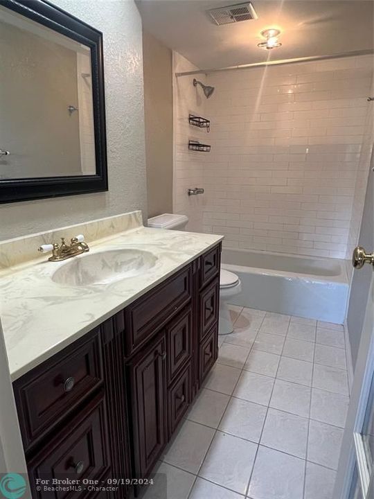 Active With Contract: $1,550 (1 beds, 1 baths, 688 Square Feet)