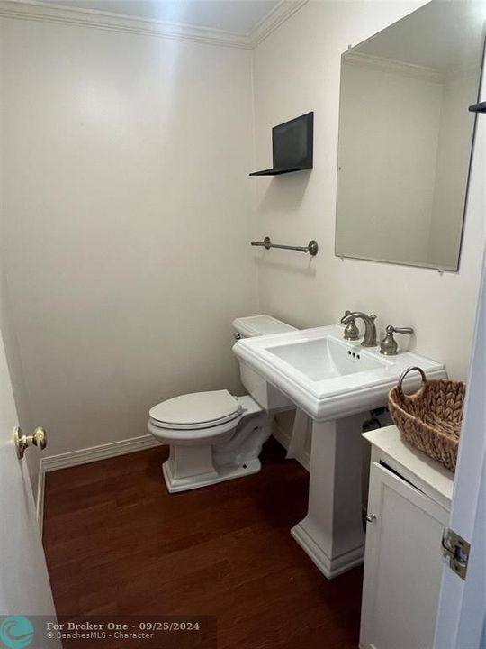 Active With Contract: $1,550 (1 beds, 1 baths, 688 Square Feet)