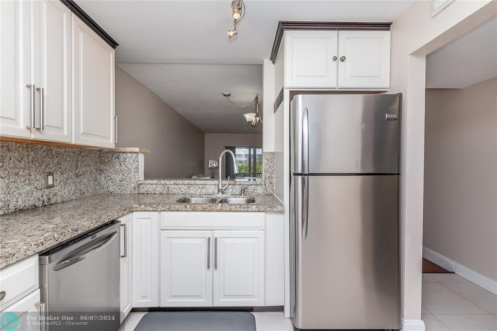 Active With Contract: $130,000 (1 beds, 1 baths, 770 Square Feet)