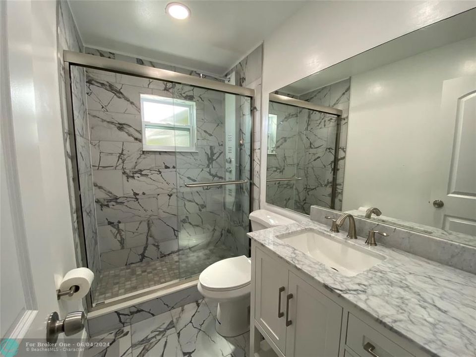 最近售出: $279,500 (2 贝兹, 1 浴室, 932 平方英尺)