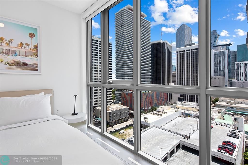 For Sale: $500,000 (1 beds, 1 baths, 599 Square Feet)