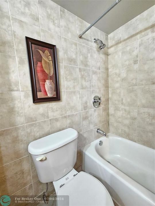 待售: $123,500 (1 贝兹, 1 浴室, 699 平方英尺)