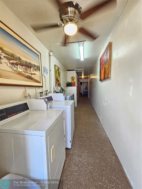 For Sale: $123,500 (1 beds, 1 baths, 699 Square Feet)