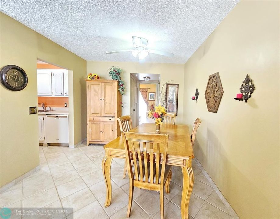 For Sale: $123,500 (1 beds, 1 baths, 699 Square Feet)