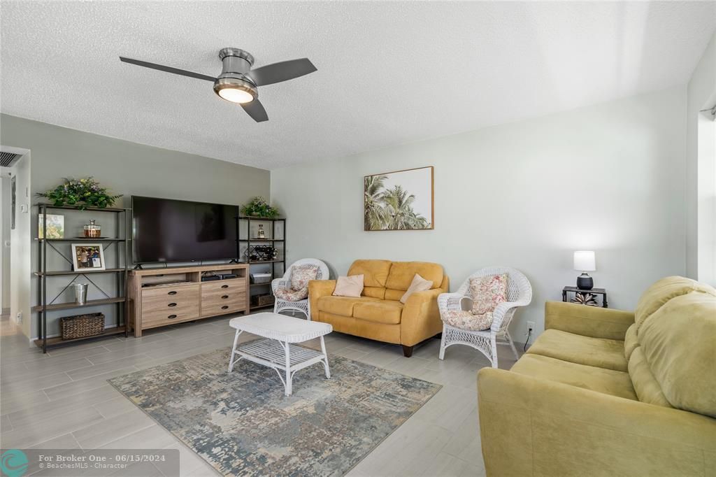 Recently Sold: $225,000 (2 beds, 1 baths, 828 Square Feet)