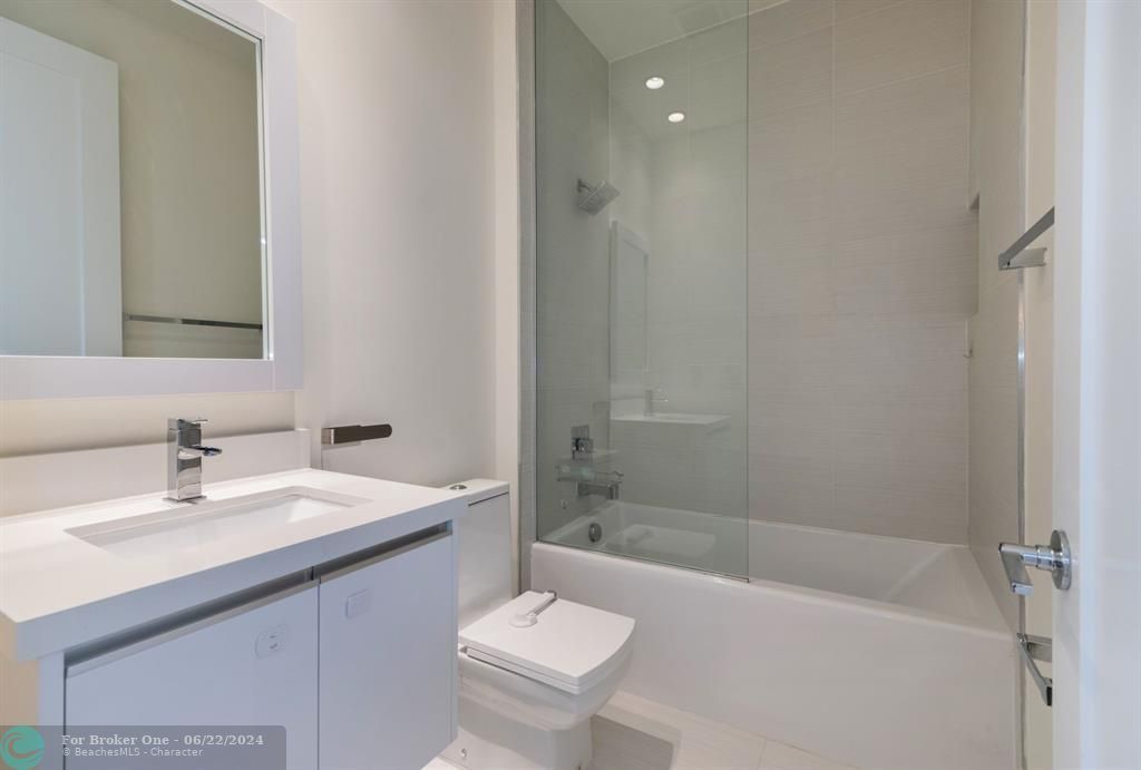Недавно арендовано: $5,200 (4 спален, 3 ванн, 2082 Квадратных фут)