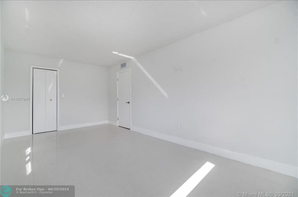 Recently Rented: $2,200 (2 beds, 1 baths, 750 Square Feet)