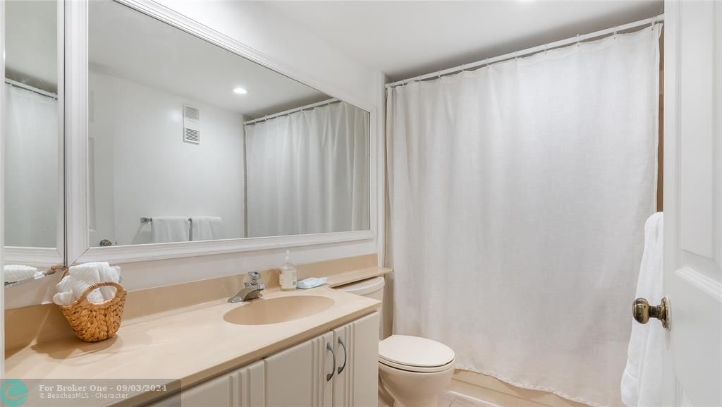 For Sale: $295,000 (2 beds, 2 baths, 1385 Square Feet)