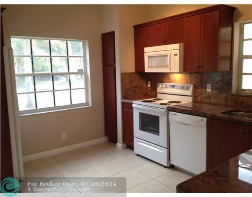 Recently Rented: $3,100 (3 beds, 2 baths, 1517 Square Feet)