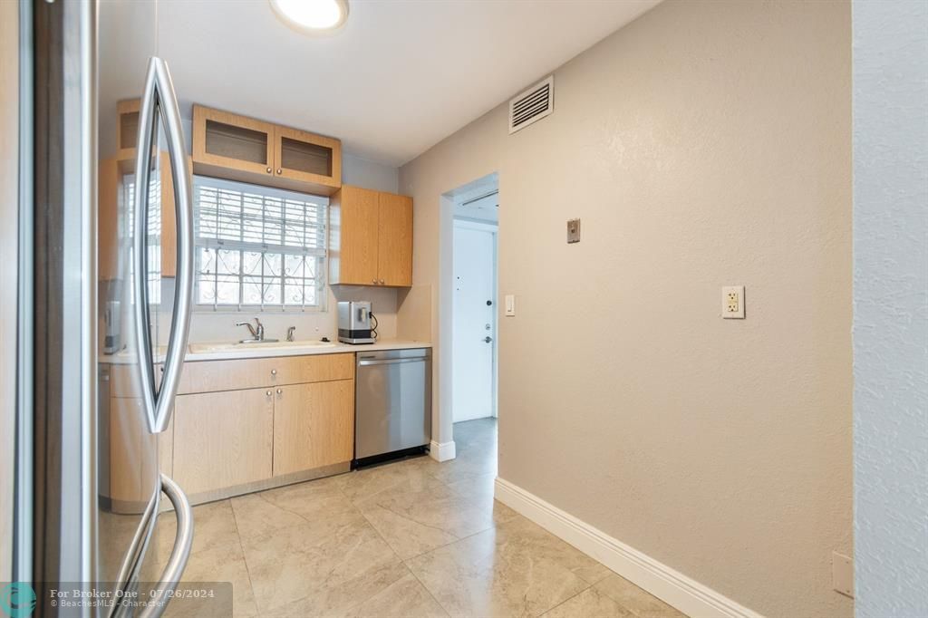 Recently Rented: $2,250 (2 beds, 2 baths, 1100 Square Feet)