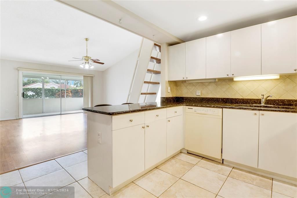 For Sale: $258,000 (2 beds, 2 baths, 1181 Square Feet)