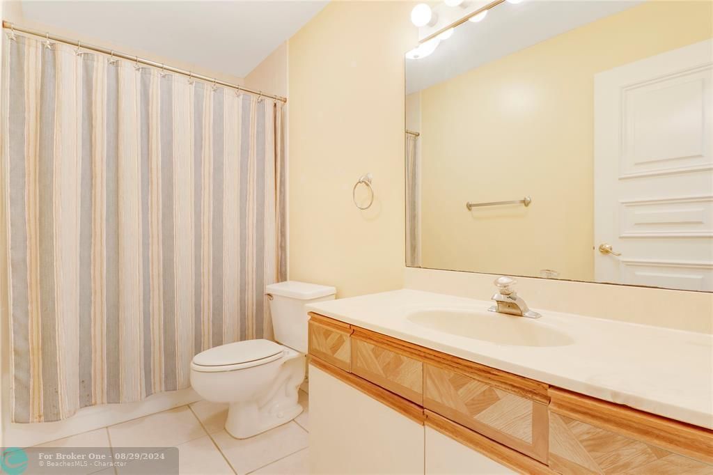 For Sale: $258,000 (2 beds, 2 baths, 1181 Square Feet)