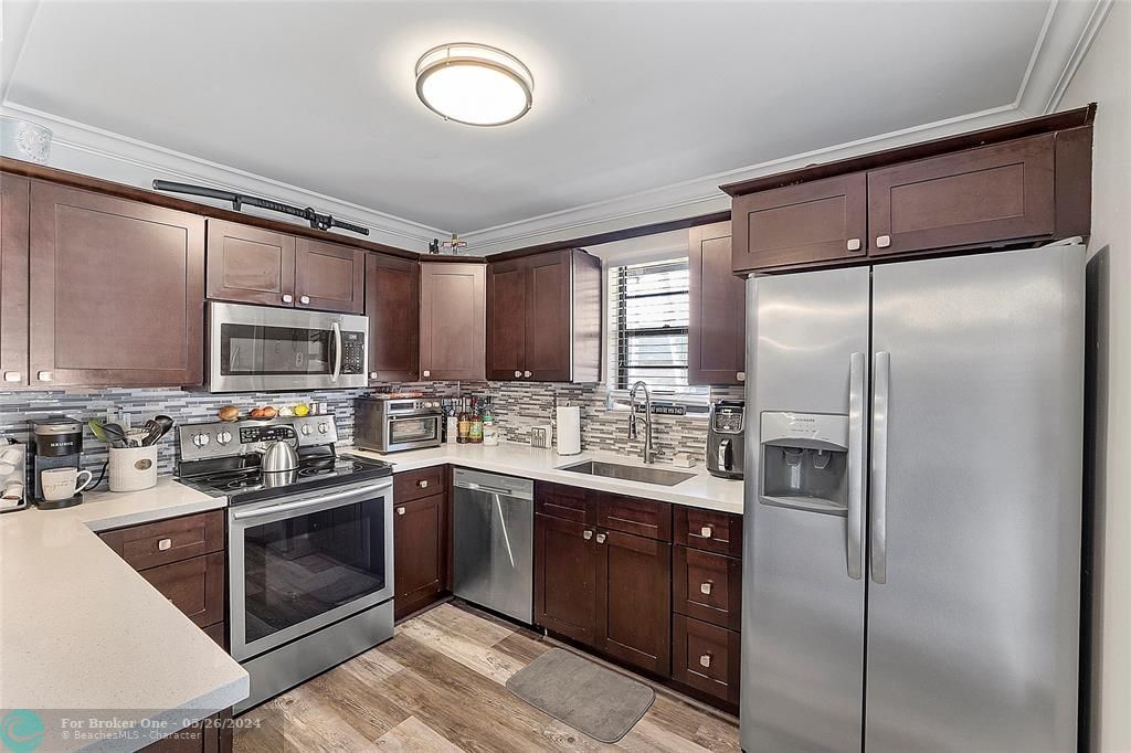 For Sale: $365,000 (2 beds, 2 baths, 1284 Square Feet)