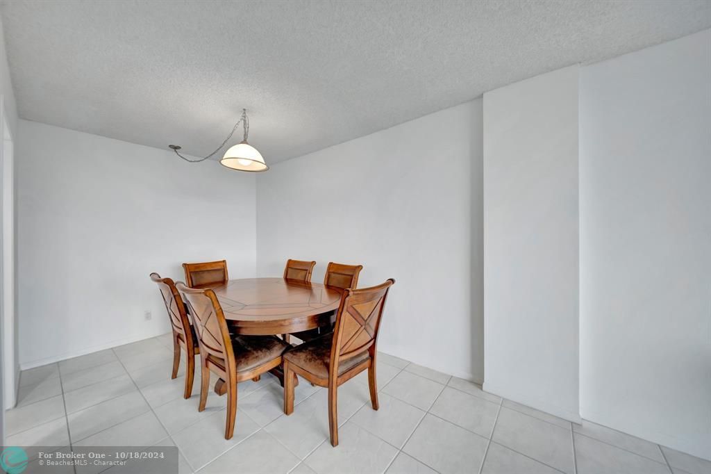 Active With Contract: $415,000 (2 beds, 2 baths, 1031 Square Feet)