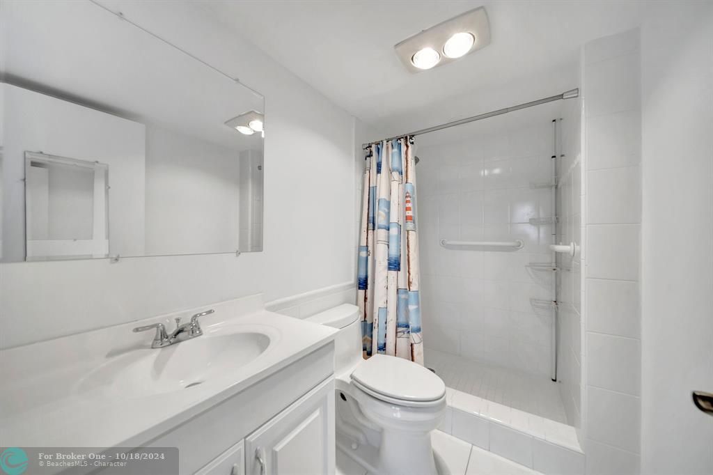 Active With Contract: $415,000 (2 beds, 2 baths, 1031 Square Feet)