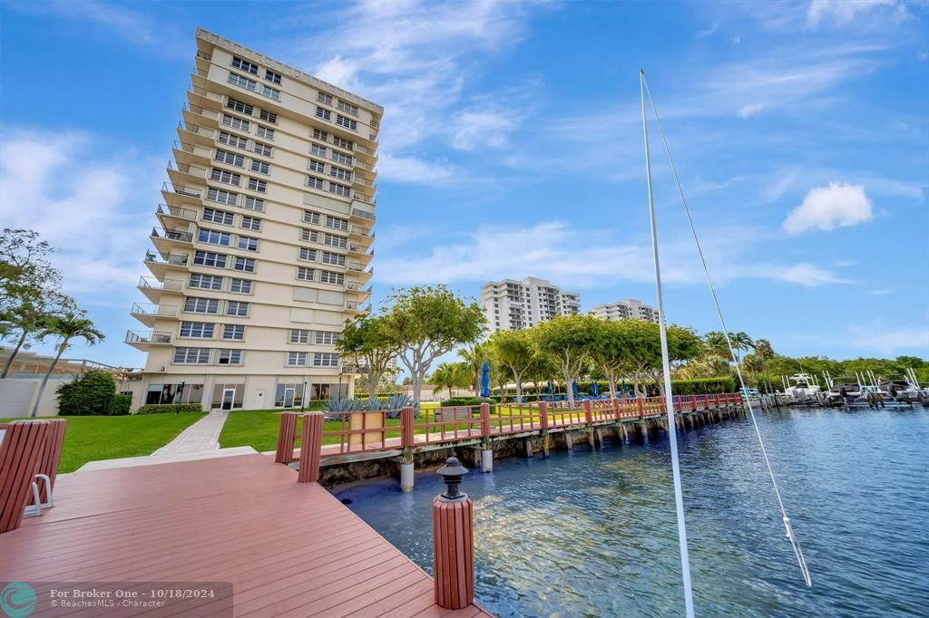 Active With Contract: $415,000 (2 beds, 2 baths, 1031 Square Feet)