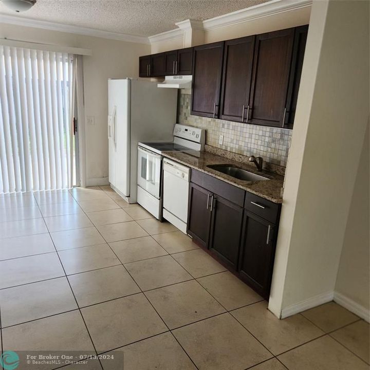 Recently Sold: $284,900 (3 beds, 2 baths, 1312 Square Feet)