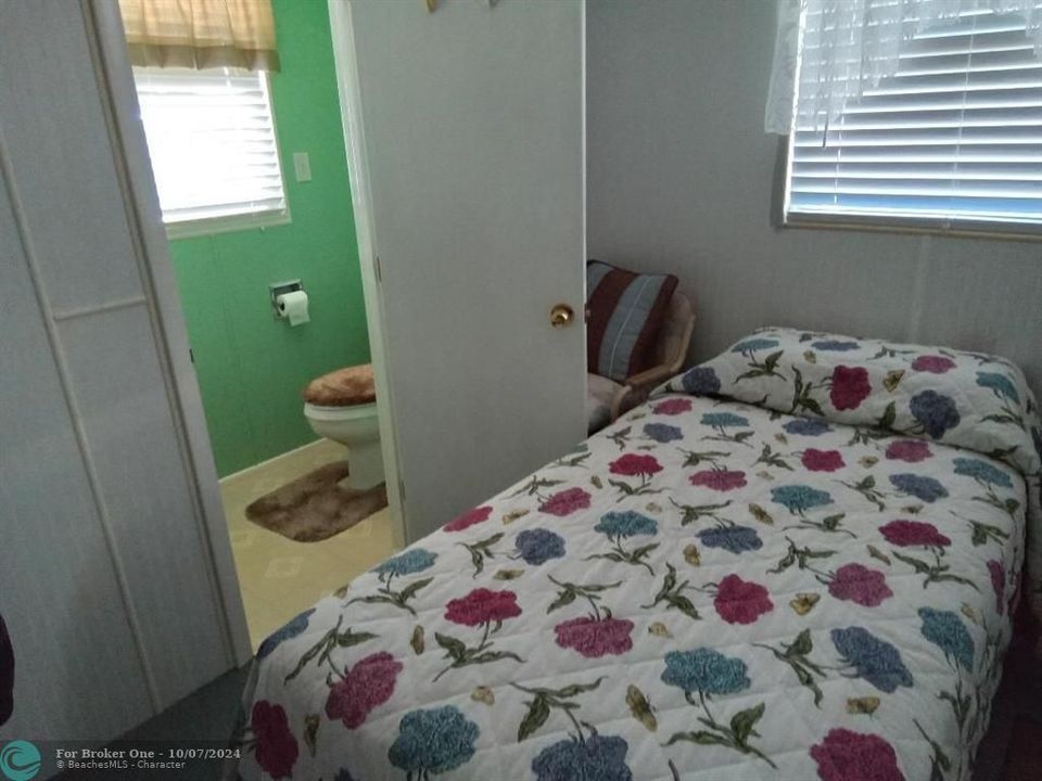 For Sale: $155,000 (2 beds, 1 baths, 641 Square Feet)