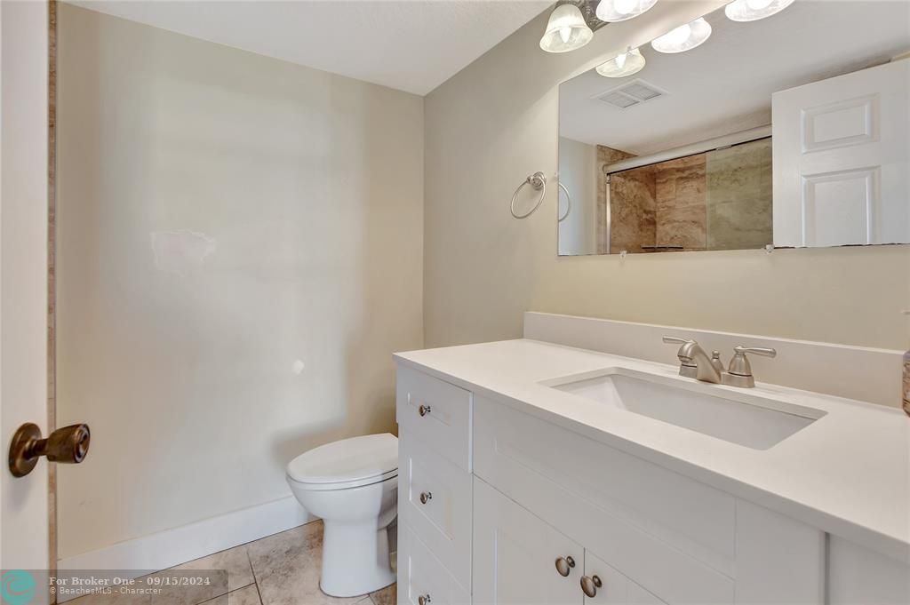 For Sale: $278,999 (1 beds, 1 baths, 815 Square Feet)