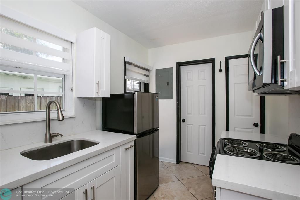 For Sale: $1,650 (0 beds, 1 baths, 500 Square Feet)