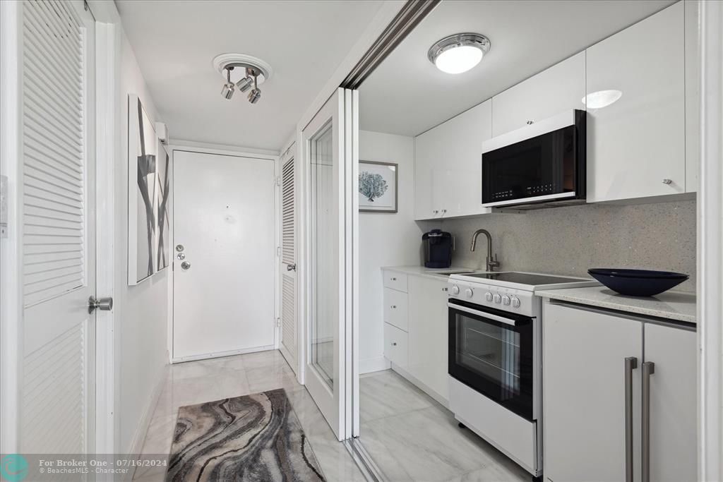 Active With Contract: $315,000 (0 beds, 1 baths, 400 Square Feet)
