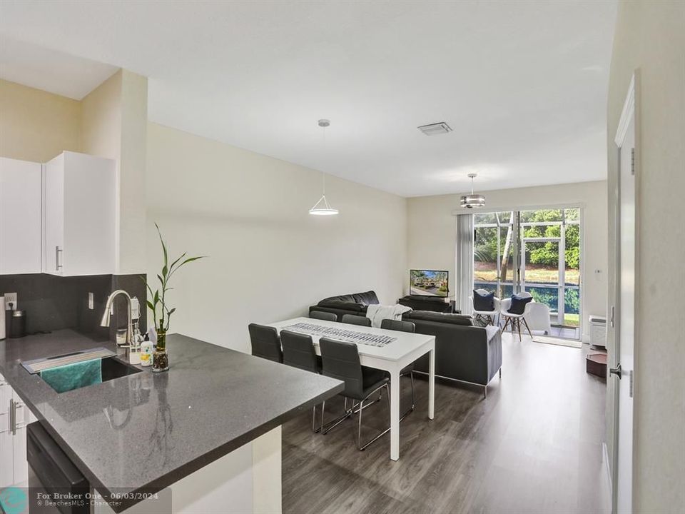 Recently Sold: $505,000 (2 beds, 2 baths, 1155 Square Feet)