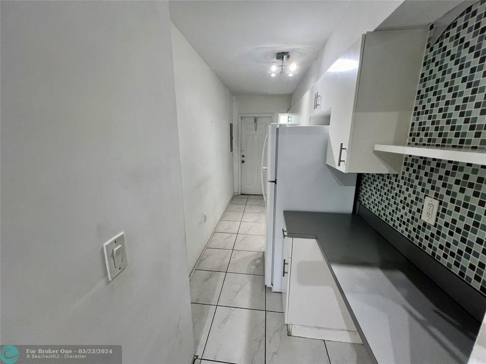 For Sale: $175,000 (1 beds, 1 baths, 653 Square Feet)