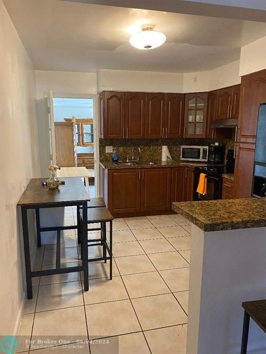 Active With Contract: $2,000 (2 beds, 1 baths, 2199 Square Feet)