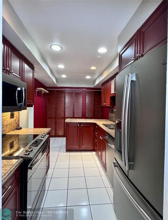 Recently Sold: $535,000 (2 beds, 2 baths, 1716 Square Feet)