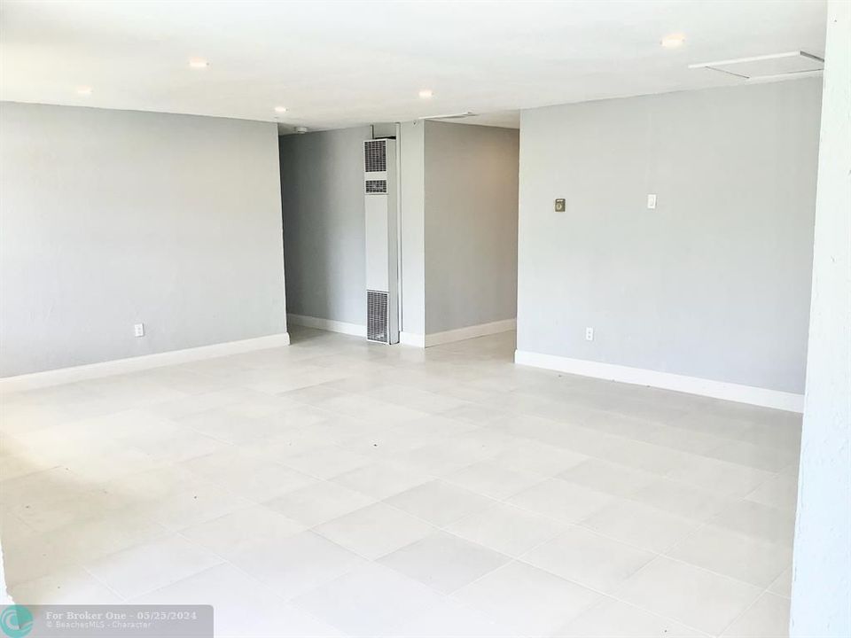 For Sale: $289,000 (4 beds, 1 baths, 1462 Square Feet)
