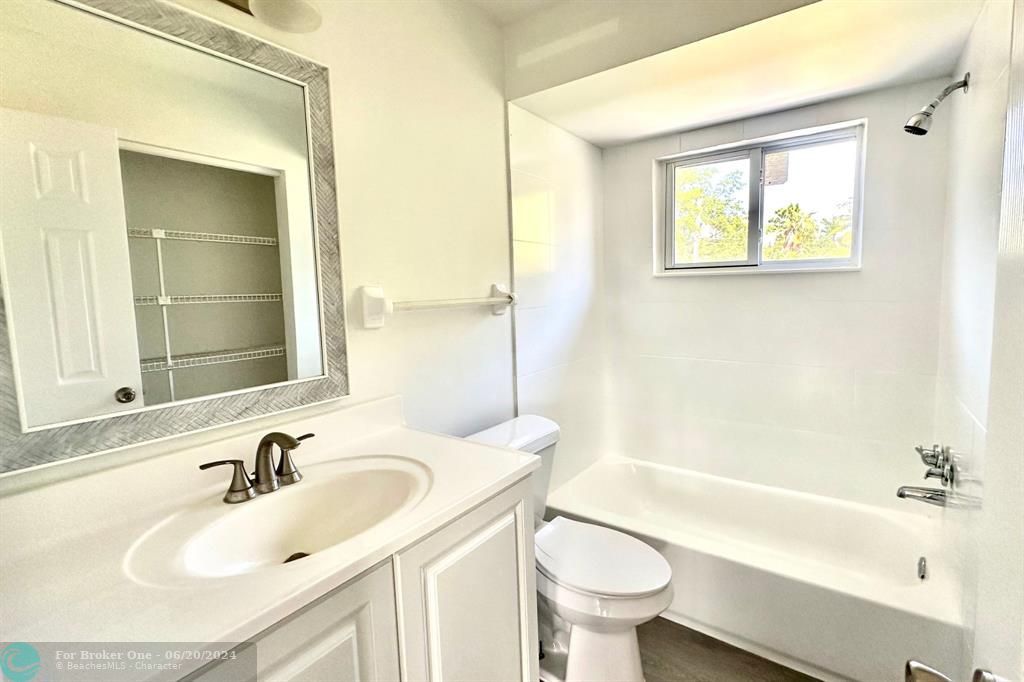 Active With Contract: $463,900 (2 beds, 1 baths, 1080 Square Feet)
