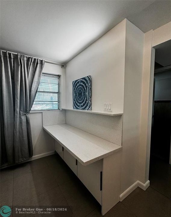 Active With Contract: $154,000 (1 beds, 1 baths, 1036 Square Feet)