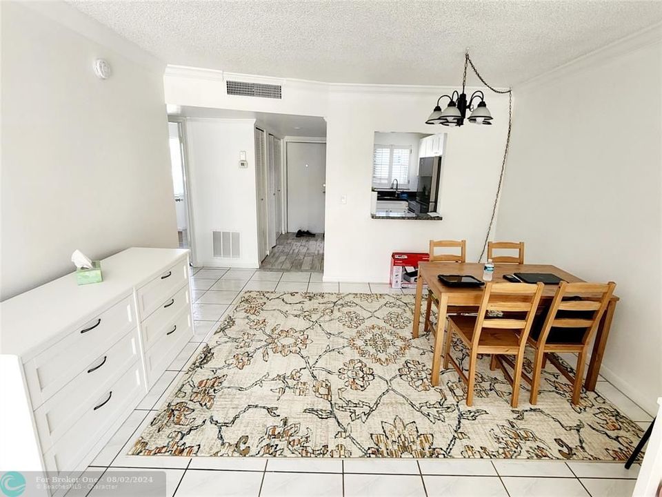 For Sale: $218,500 (2 beds, 2 baths, 835 Square Feet)