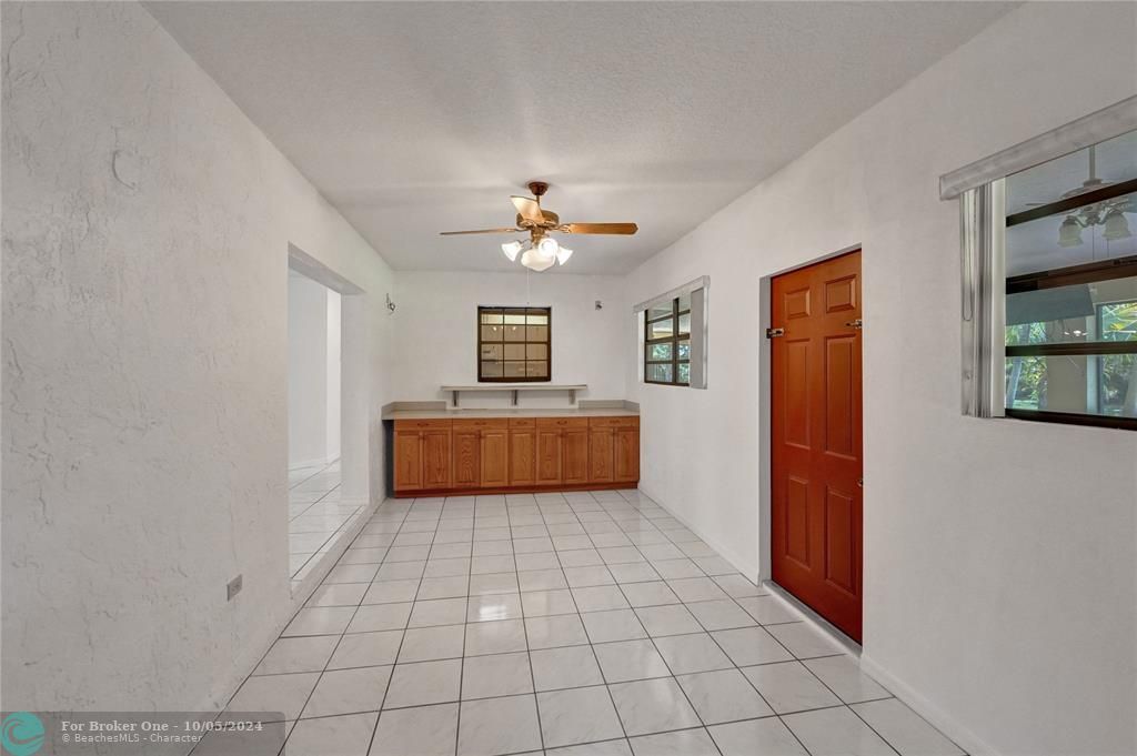 Vendido Recientemente: $599,000 (3 camas, 2 baños, 2204 Pies cuadrados)