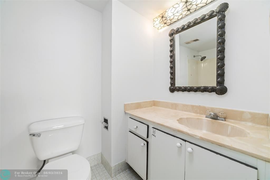 For Sale: $299,000 (2 beds, 2 baths, 1216 Square Feet)