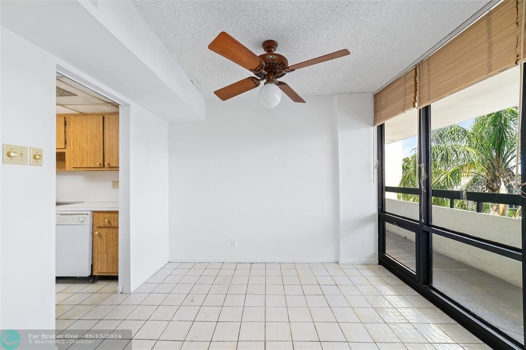 For Sale: $299,000 (2 beds, 2 baths, 1216 Square Feet)