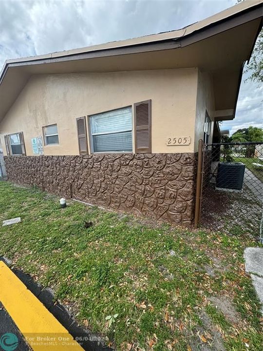 Recently Sold: $1,800 (2 beds, 1 baths, 900 Square Feet)