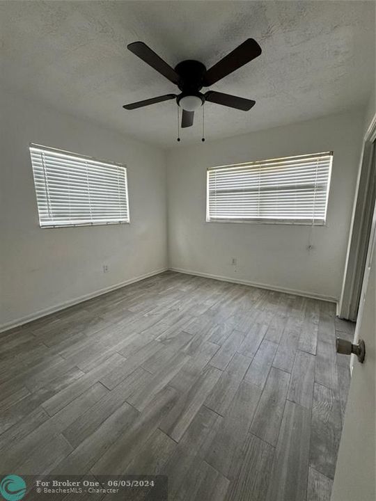 Recently Sold: $1,800 (2 beds, 1 baths, 900 Square Feet)