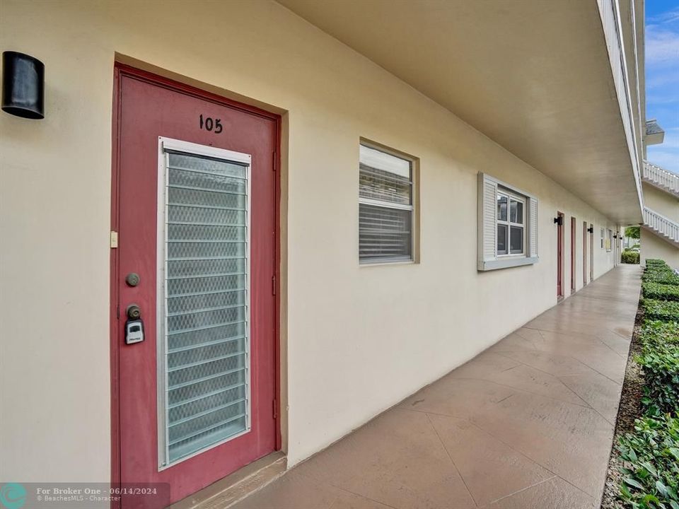 For Sale: $94,000 (1 beds, 1 baths, 680 Square Feet)