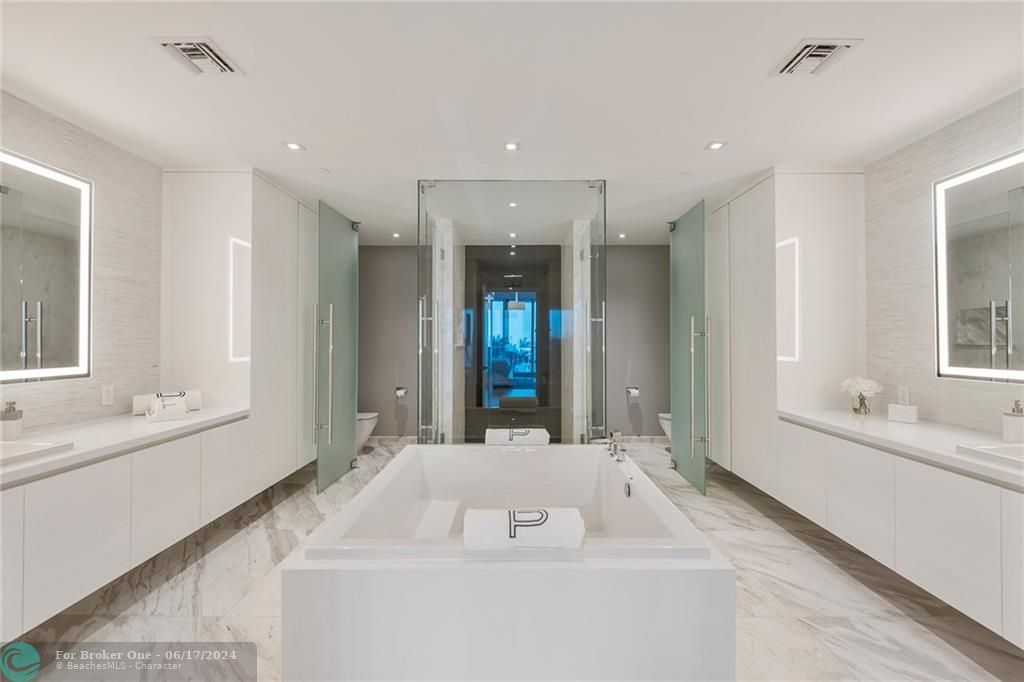 Недавно арендовано: $19,500 (4 спален, 4 ванн, 3204 Квадратных фут)