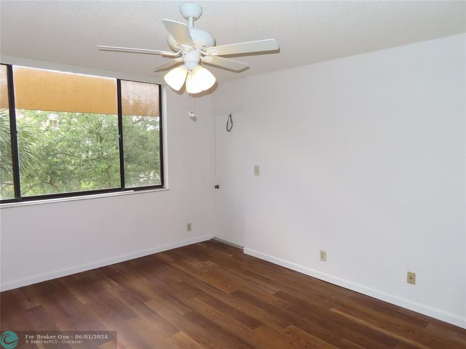 Active With Contract: $229,000 (2 beds, 2 baths, 1091 Square Feet)