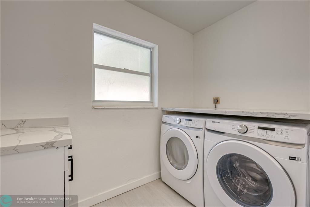 For Sale: $3,500 (2 beds, 1 baths, 917 Square Feet)