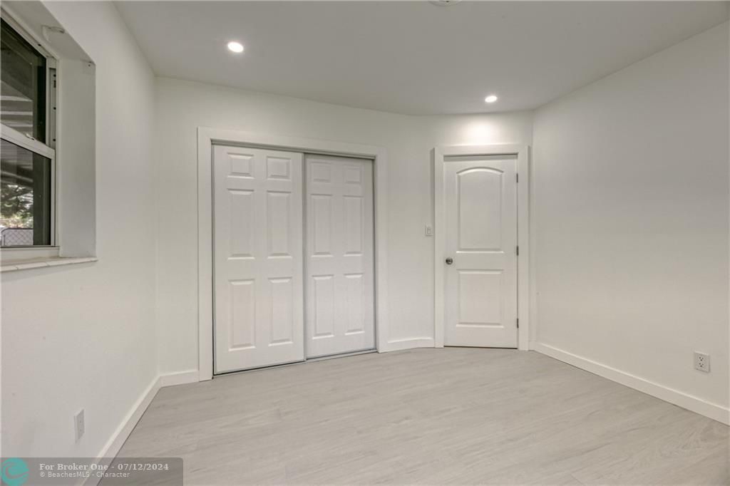 For Sale: $3,500 (2 beds, 1 baths, 917 Square Feet)