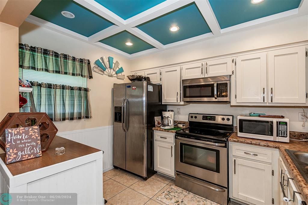 For Sale: $369,900 (2 beds, 2 baths, 1443 Square Feet)