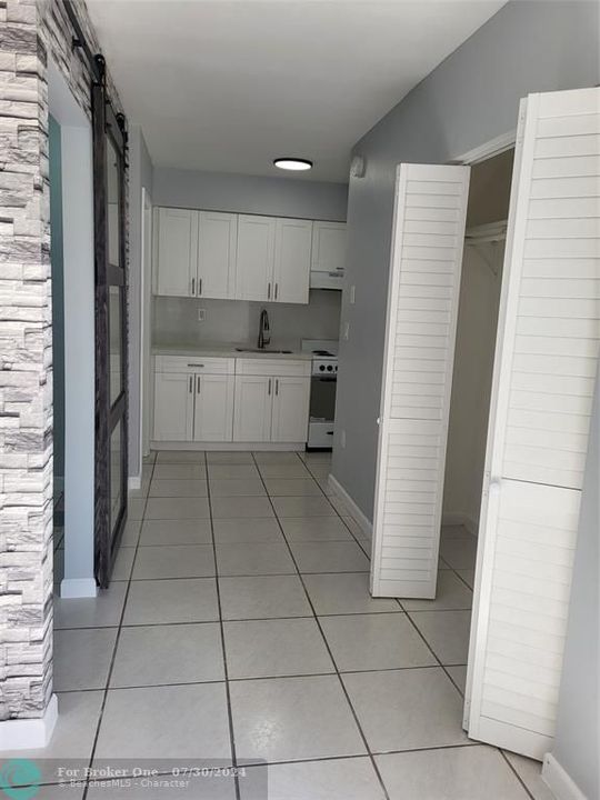 Active With Contract: $1,575 (1 beds, 1 baths, 700 Square Feet)