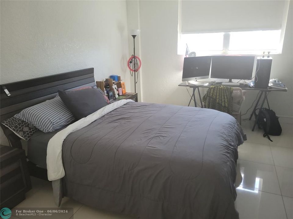For Sale: $530,000 (1 beds, 1 baths, 1005 Square Feet)
