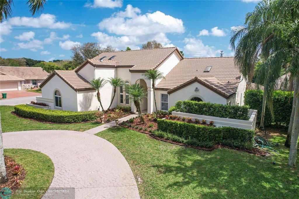 Recently Sold: $1,175,000 (5 beds, 2 baths, 3324 Square Feet)