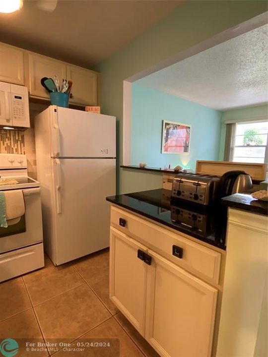 For Sale: $124,500 (1 beds, 1 baths, 650 Square Feet)