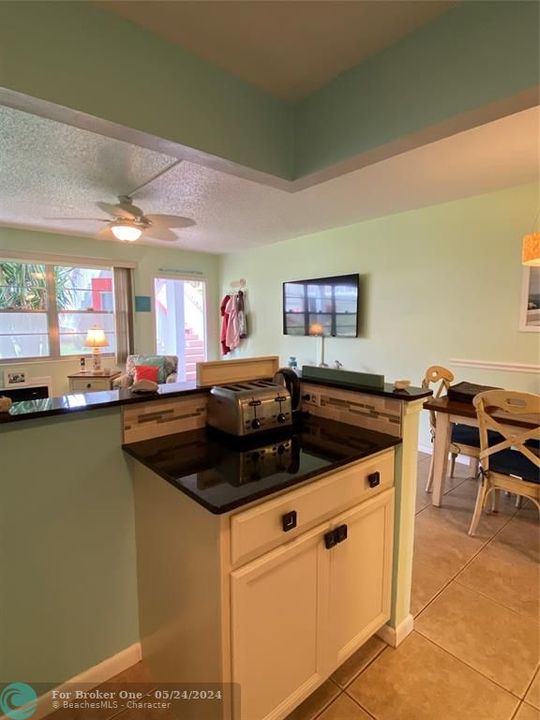 For Sale: $124,500 (1 beds, 1 baths, 650 Square Feet)